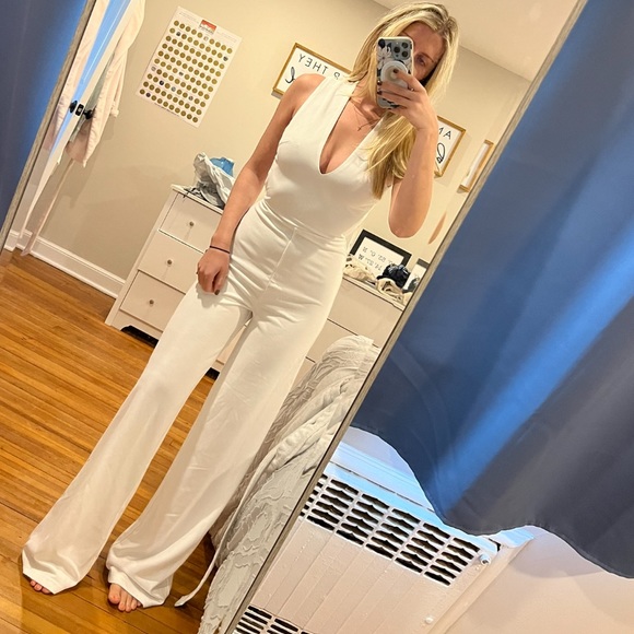 Lulu’s White Jumpsuit with tags on, never worn - Picture 1 of 5